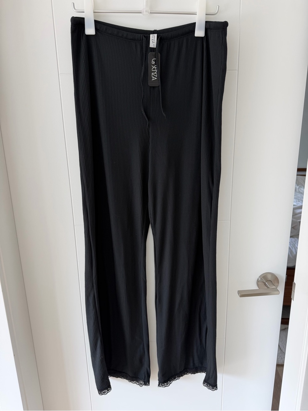 La Senza Casual Sleep Ribbed Pant With Picot Trim in Tuxedo Blac Size L - Picture 4 of 8
